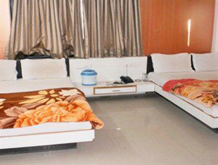 فندق أحمد أبادفي  Angan Residency المظهر الخارجي الصورة